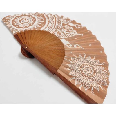 Abanico de madera y tela algodón "Mandalas camel" de Cuatrogotas 2