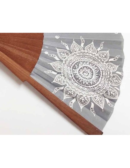 Abanico de madera y tela algodón "Mandalas gris" de Cuatrogotas - DETALLE