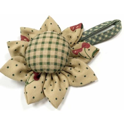 Alfiletero "Flor cuadros y topos beige y verde" de N.Marcos