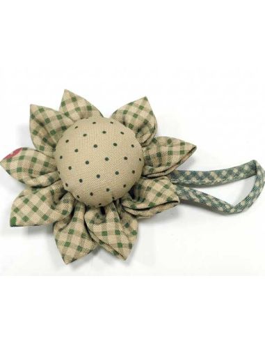 Alfiletero "Flor topos y cuadros beige y verde" de N.Marcos