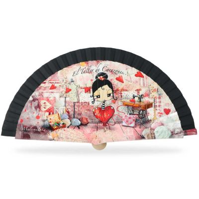 Abanico madera con caja "Taller de corazones" negro de Malamalaka